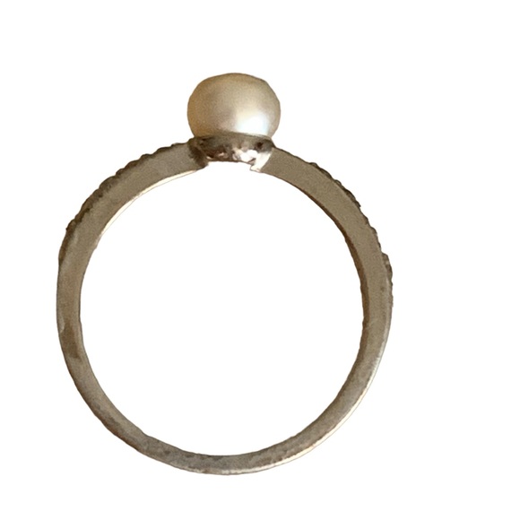 Simulated White Pearl Silver Tone Fashion Ring Women’s Costume Jewelry - Picture 5 of 6